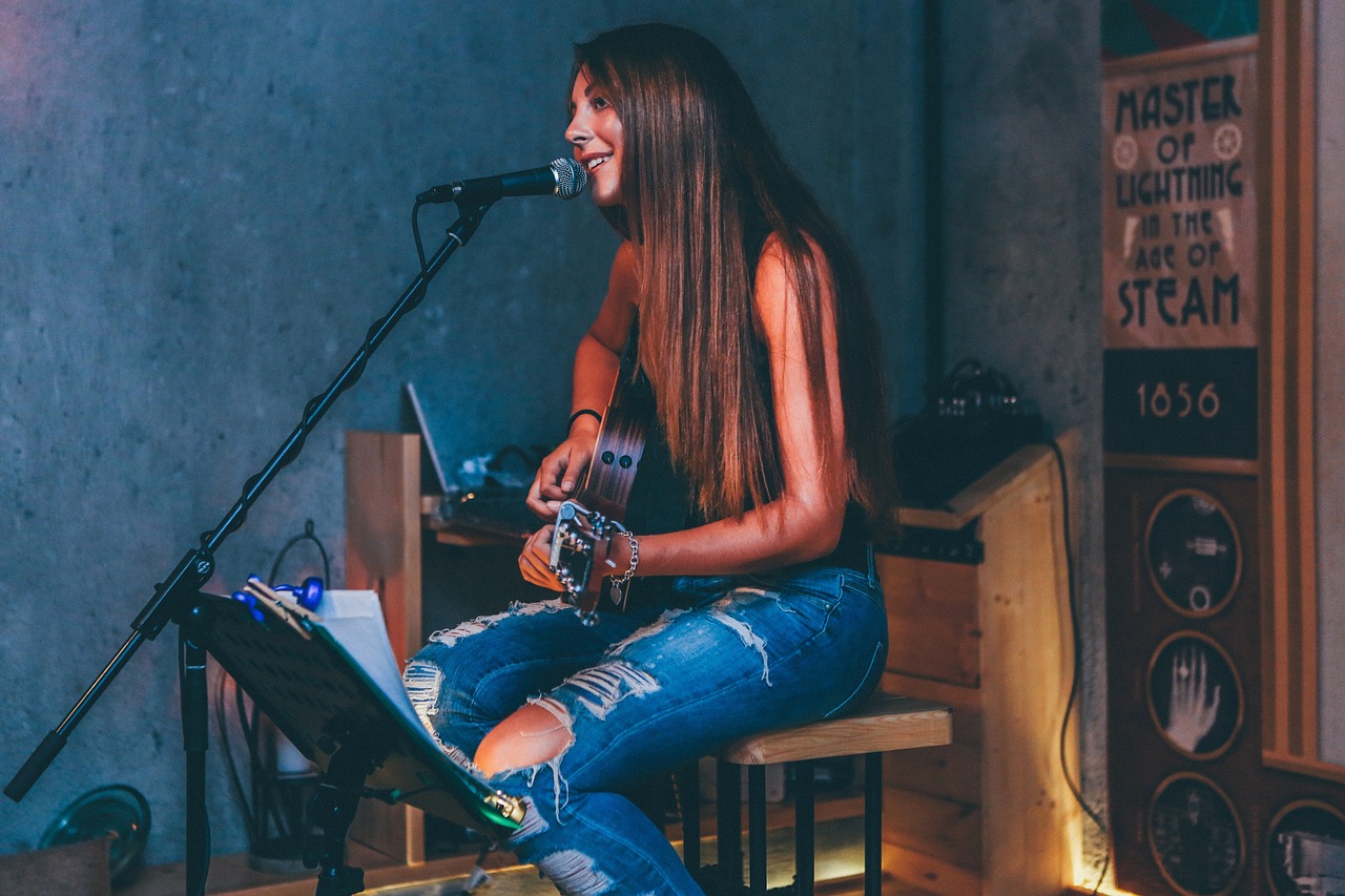 people, singing, girl-2606347.jpg